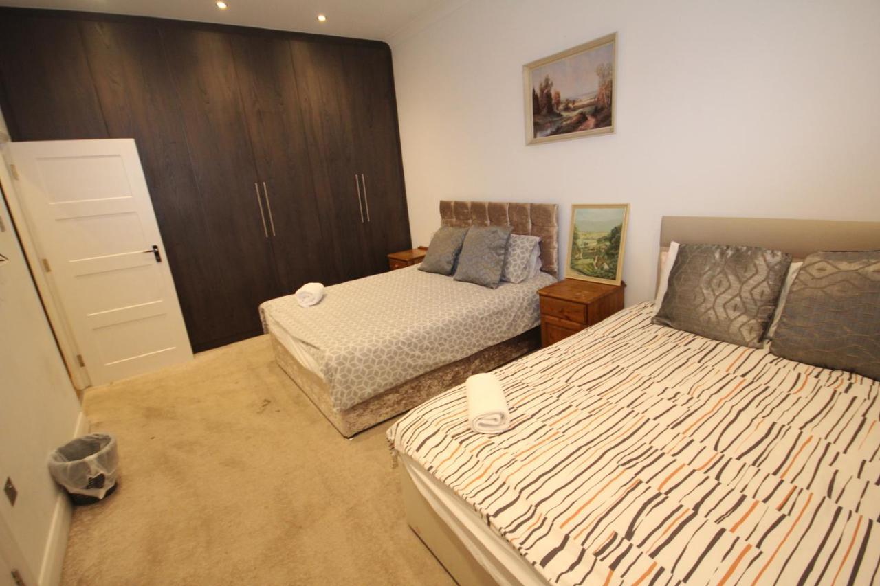 Great West Road Apartments Flat C ロンドン エクステリア 写真